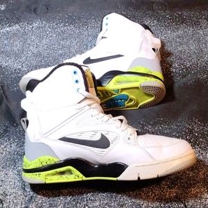 Vintage 💯 percent authentic Nike Air command force Billy Hoyle size 10 shoes